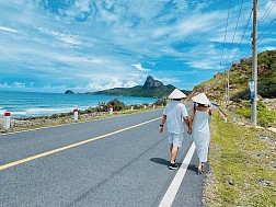 VCD30. Cảng Bến Đầm - Bãi Nhát - Chùa Núi Một - Dinh chúa Đảo - Nghĩa trang Hàng Dương 3 Ngày 2 Đêm Khởi Hành Từ Hà Nội