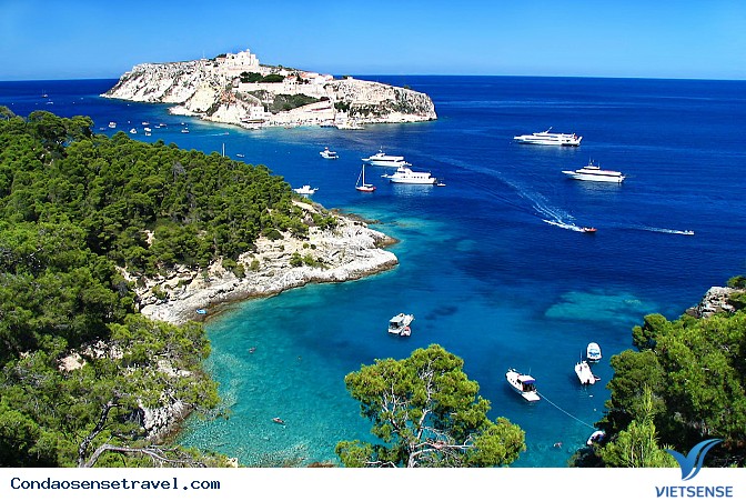 Địa ngục – thiên đường cùng tồn tại song song trên Côn Đảo - Ảnh 1