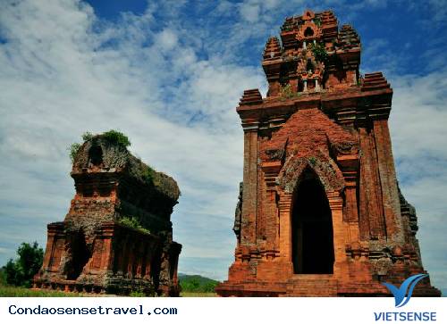 Tháp Bánh Ít (tháp Bạc)