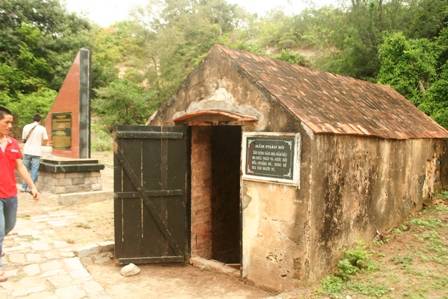 Địa Ngục Trần Gian - Nhà Tù Côn Đảo - Ảnh 2