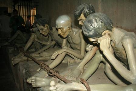 Địa Ngục Trần Gian - Nhà Tù Côn Đảo - Ảnh 1