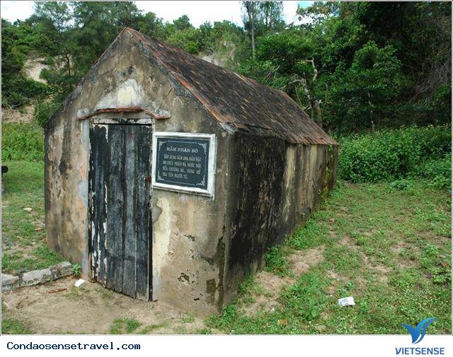 Du lịch côn đảo phòng biệt giam chuồng bò