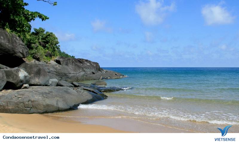 Tắm biển ở bãi Đầm Trầu Tắm biển ở bãi Đầm Trầu