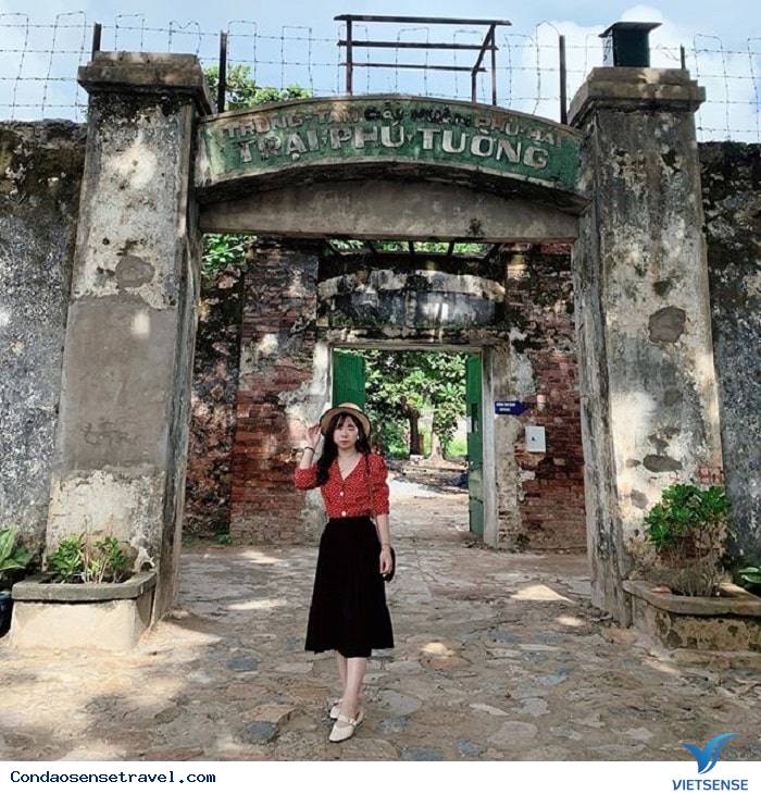 Trang phục khi tham quan di tích lịch sử Côn Đảo - Ảnh 1